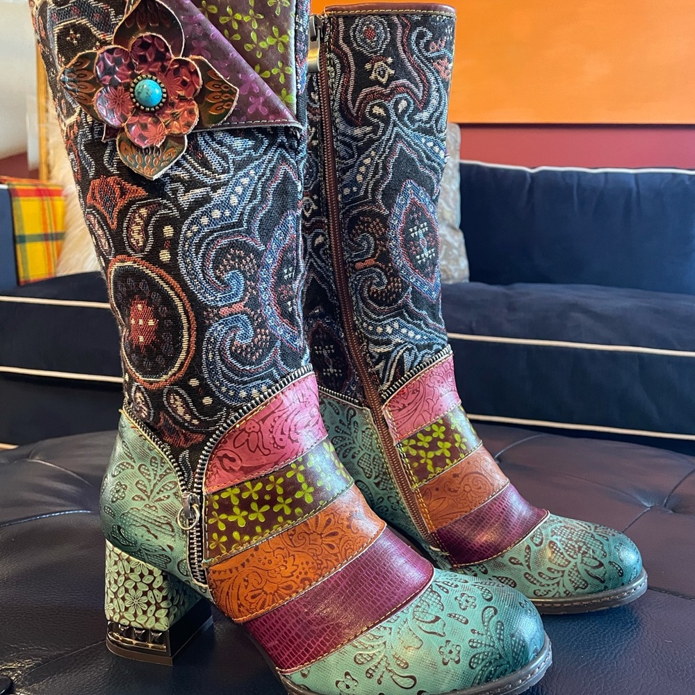 Womans leather boots size 39